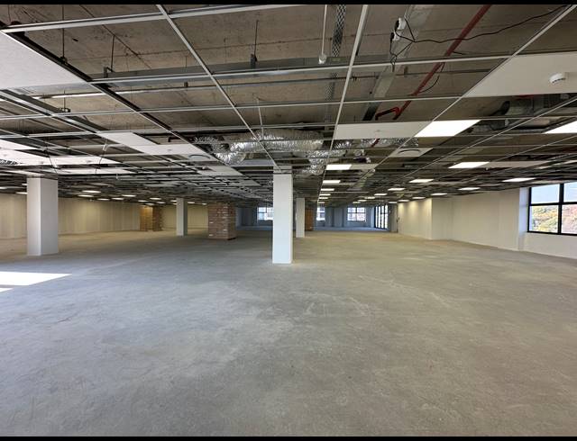 883M² OFFICE TO LET IN GLENADRIENNE